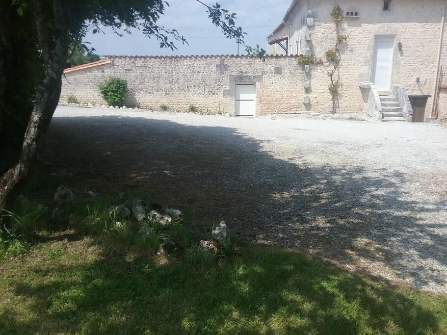 Maison Charentaise A La Campagne Becheresse 외부 사진